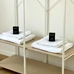 Cosy - 2 Bedroom & Free Parking - Апартаменты