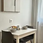 Cosy - 2 Bedrooms & Free Parking - Apartment Bern
