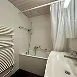 Cosy - 2 Bedroom & Free Parking - Апартаменты *