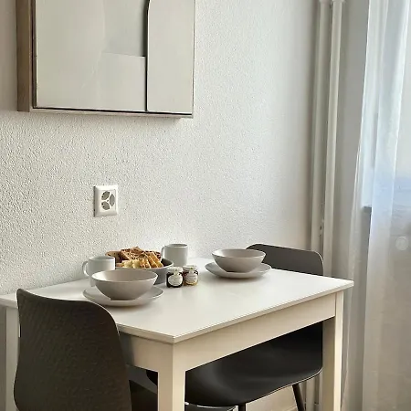 Cosy - 2 Bedrooms & Free Parking - Daire Bern