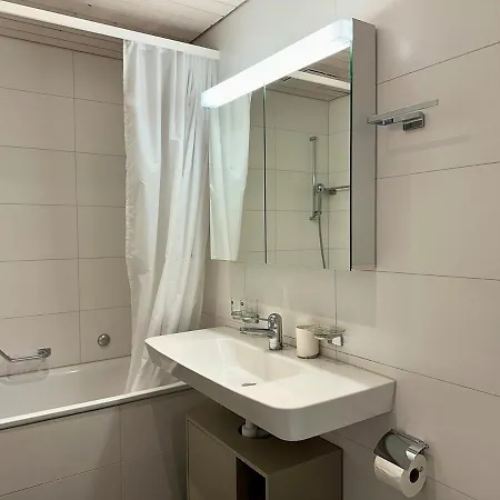 Cosy - 2 Bedrooms & Free Parking - Daire Bern