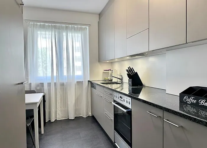 Lägenhet Cosy - 2 Bedroom & Free Parking -